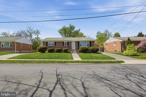 113 CHRISTOPHER DRIVE - Photo 1