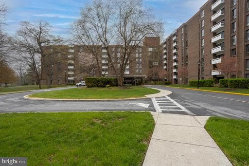 7 SLADE AVENUE 511 - Photo 1