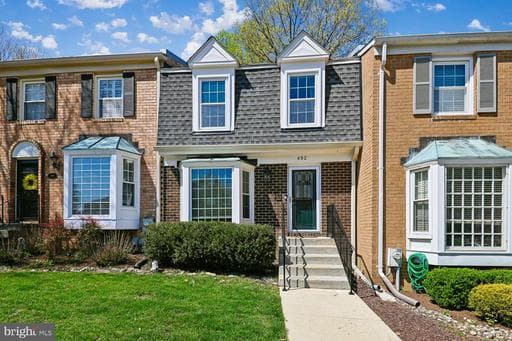 492 Colonial Ridge Ln, Arnold, MD 21012-2392, United States - Photo 1