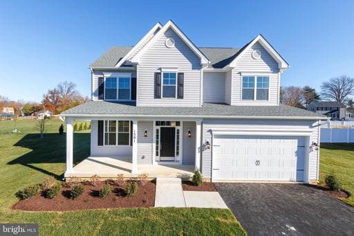 323 CHENOWITH DRIVE - Photo 1