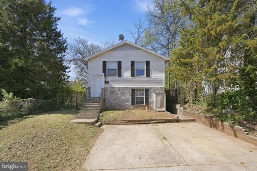 20 TUNIC AVENUE - Photo 1