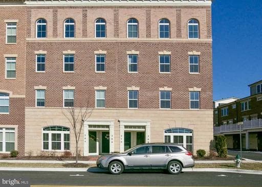 264 URBAN AVENUE 264 - Photo 1
