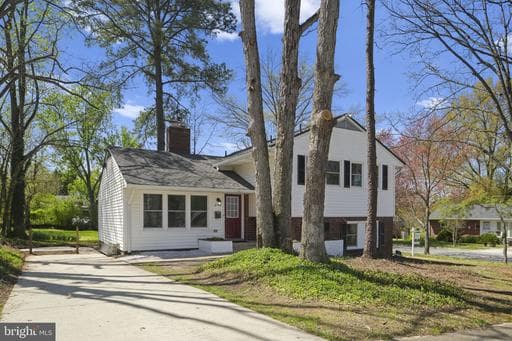 8405 RAVENSWOOD - Photo 1
