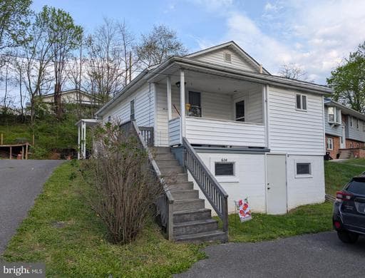 604 WINIFRED ROAD - Photo 1