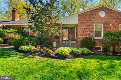 9025 CHARLES AUGUSTINE DRIVE - Photo 1