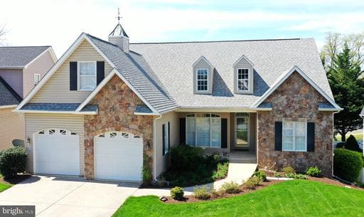 813 CHELSEA DRIVE - Photo 1