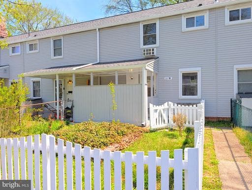 10 SOUTHWAY ROAD - Photo 1