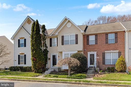 215 CAROLSTOWNE ROAD - Photo 1