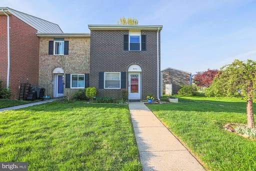 301 SWEET BRIAR COURT - Photo 1