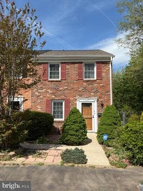 600 Olde Greenwich Cir, Fredericksburg, VA 22408-4037, United States - Photo 1