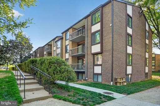 9708 KINGSBRIDGE DRIVE 304 - Photo 1