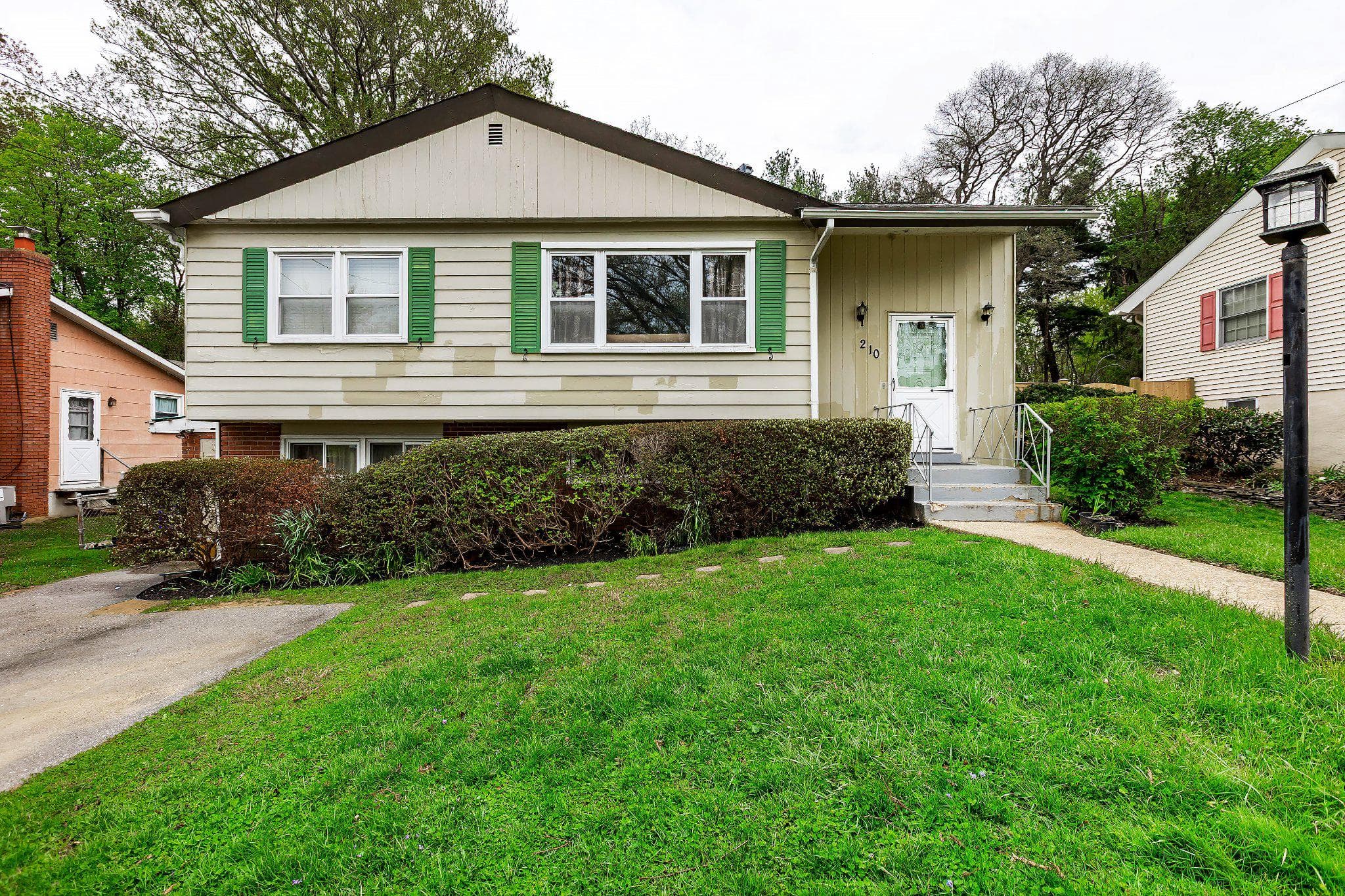 210 Hardy Pl, Rockville, MD 20852-1208, United States - Photo 1