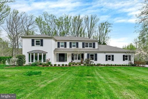 9 CRESTLINE COURT - Photo 1