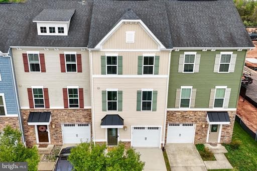 10757 Hinton Way, Manassas, VA 20112-5897, United States - Photo 1