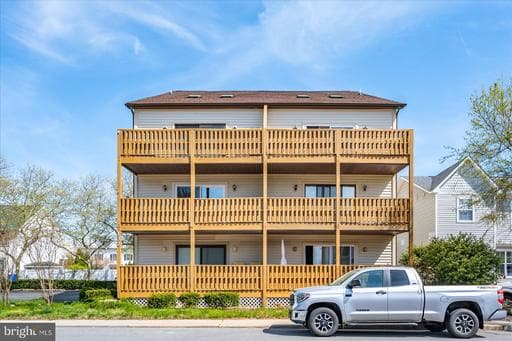 132 JAMESTOWN ROAD 4