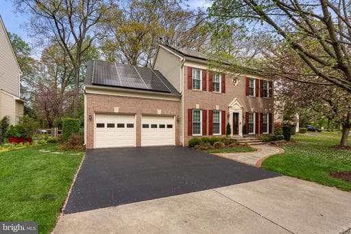 7805 HERITAGE FARM DRIVE - Photo 1