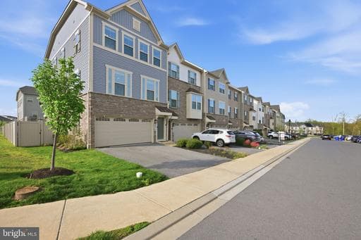 5912 PECKING STONE STREET - Photo 1