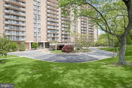 6100 WESTCHESTER PARK DRIVE 409 - Photo 1