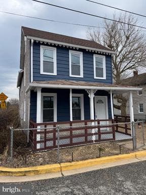 110 MILBURN STREET - Photo 1
