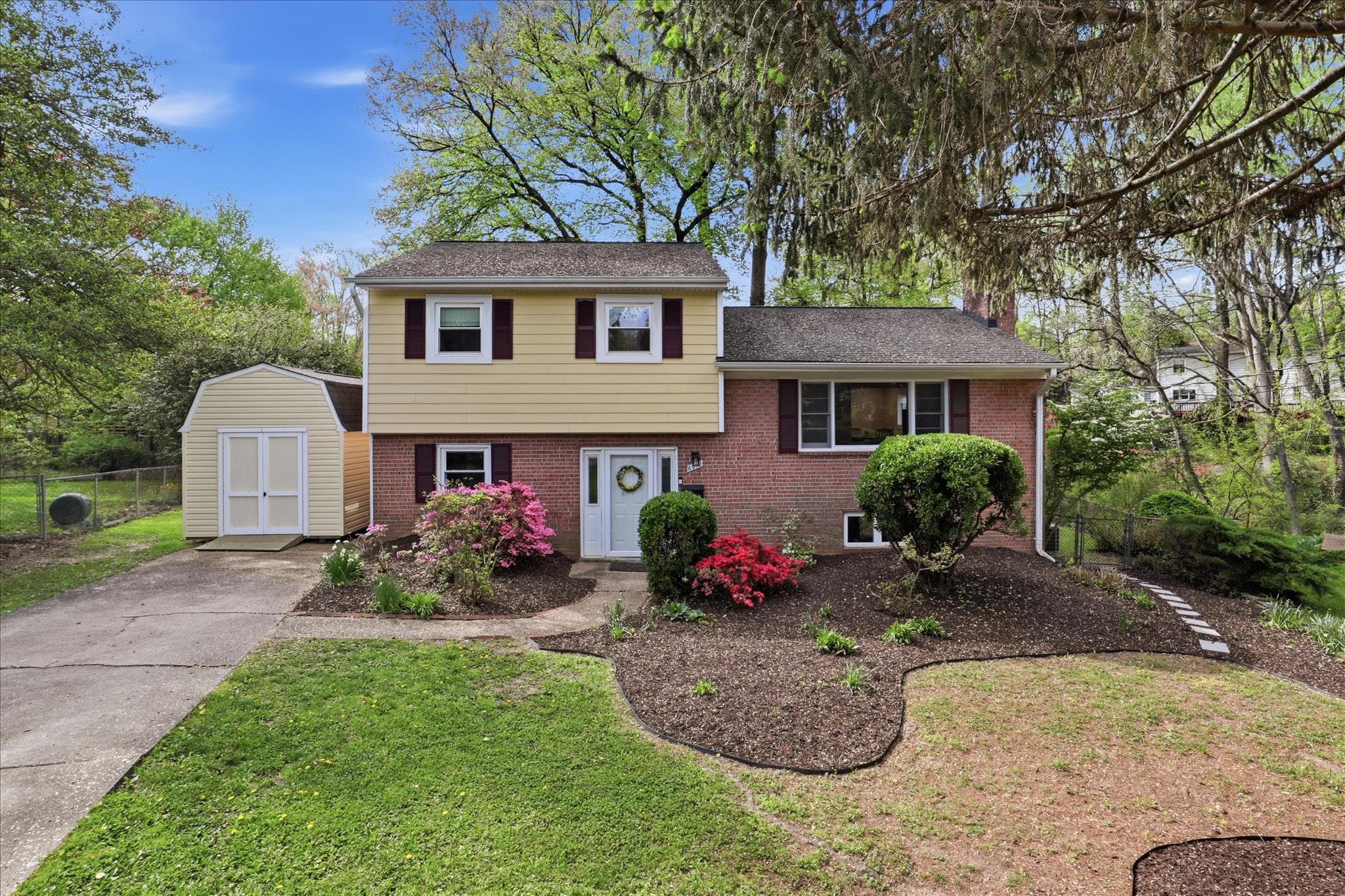 6912 30th St N, Arlington, VA 22213-1802, United States - Photo 1