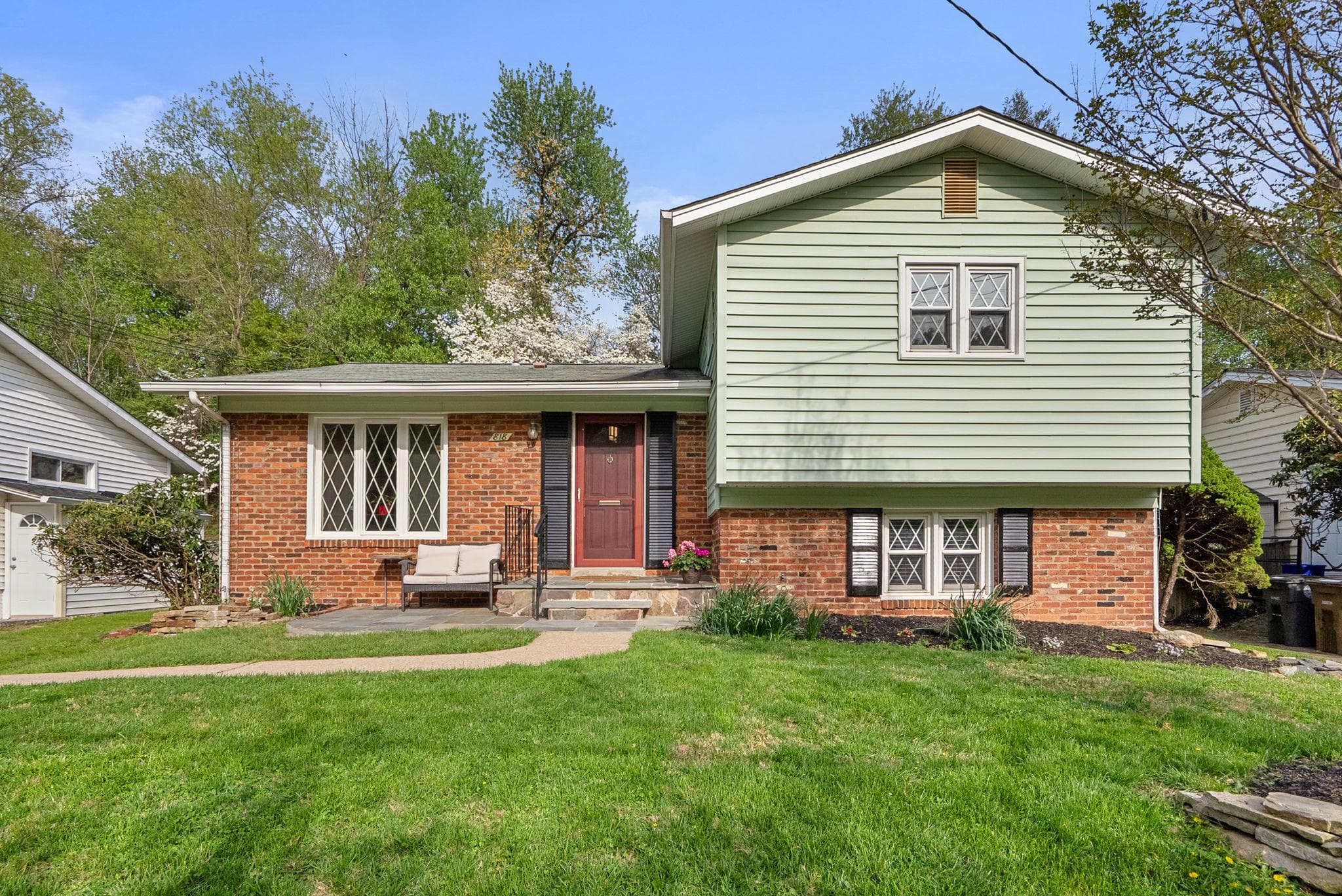 818 Cabin John Pkwy, Rockville, MD 20852-1025, United States - Photo 1