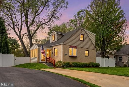 7139 PARKVIEW AVENUE - Photo 1