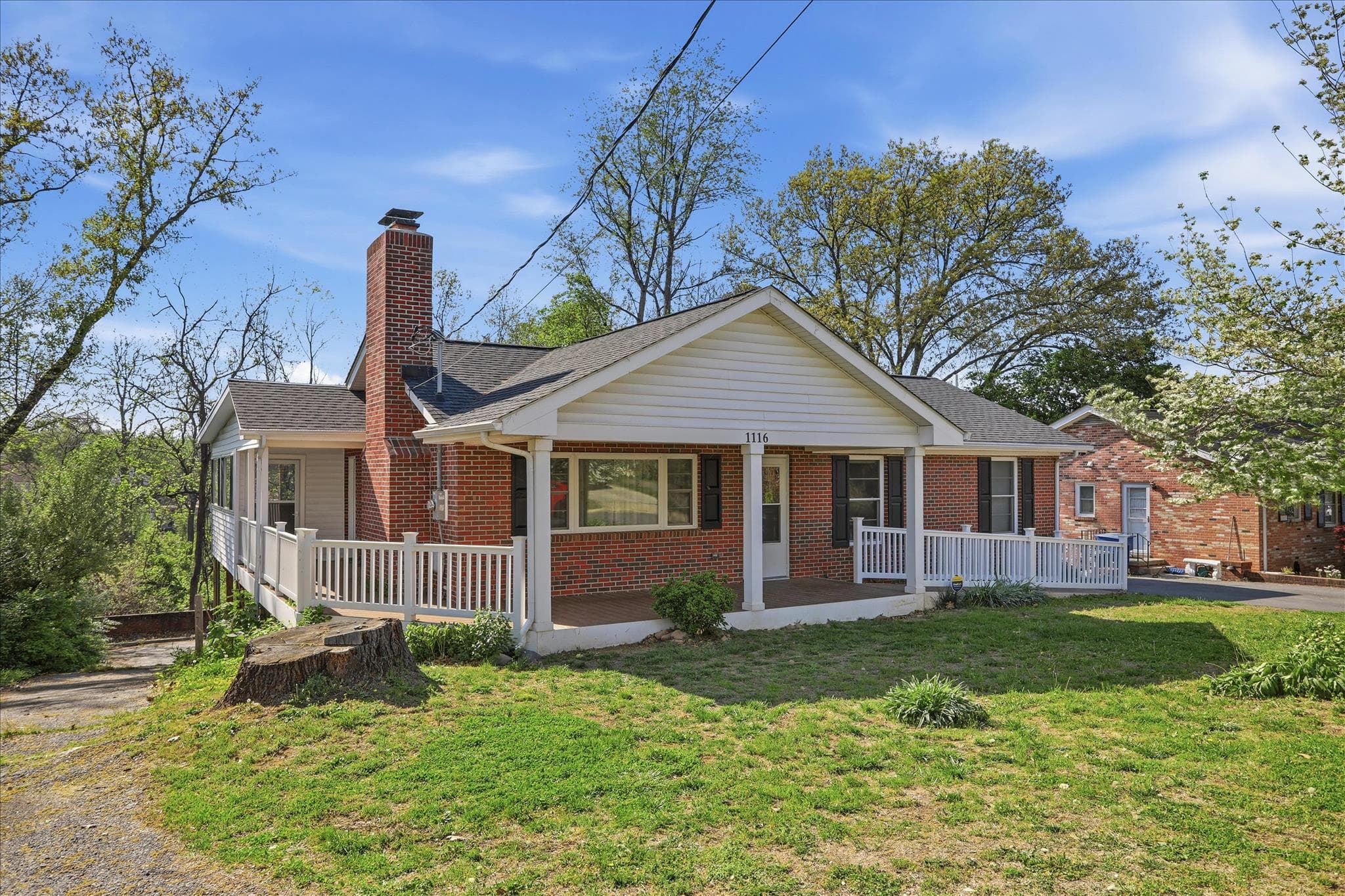 1116 SUMMIT AVENUE - Photo 1