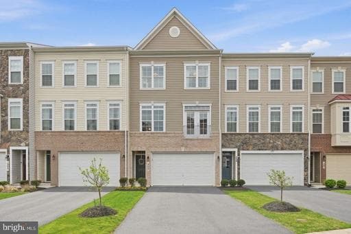 204 MILES HAWK TERRACE - Photo 1