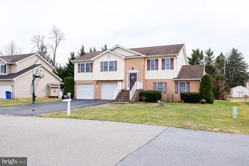 16903 CAVALRY DRIVE - Photo 1