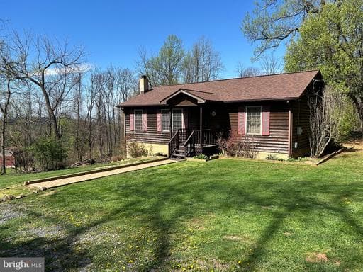 267 Red Robin Ln, Linden, VA 22642-5275, United States - Photo 1