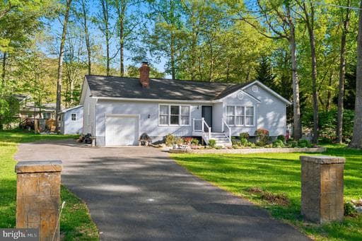 118 YORKTOWN DRIVE - Photo 1