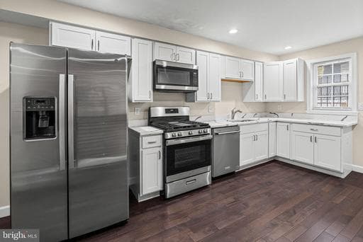 713 N DUNCAN STREET - Photo 1