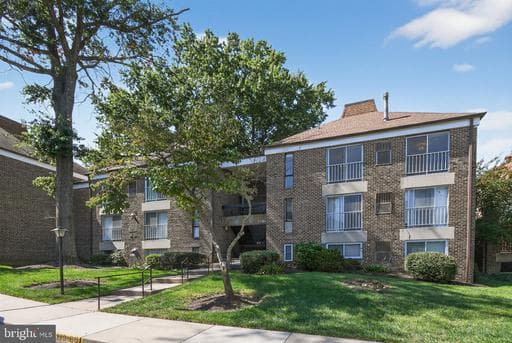 3234 HEWITT AVENUE 3-4-B - Photo 1