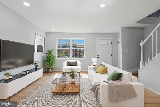 15 CHARLES STREET - Photo 1