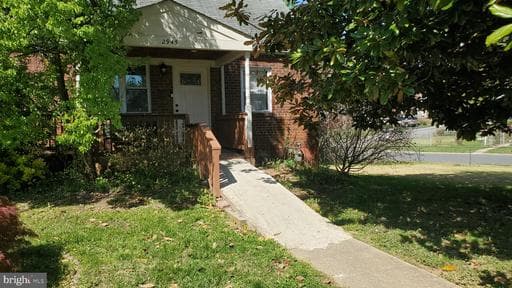 2945 Irvington RD FALLS CHURCH VA 22042