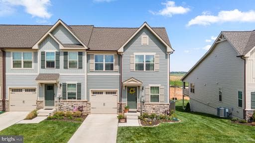 2472 Silver Leaf Dr, Frederick, MD 21702-1560, United States