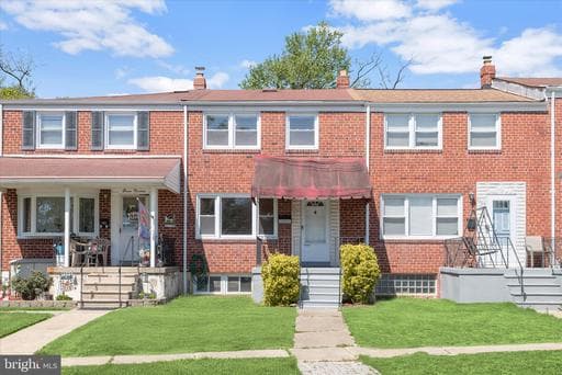 1111 LINDEN AVENUE - Photo 1