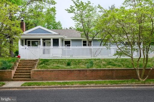 706 HIGH STREET - Photo 1