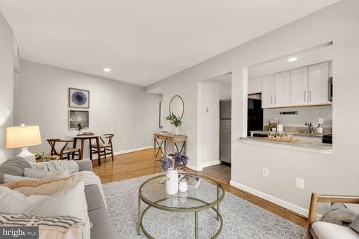 1750 HARVARD STREET 3C - Photo 1