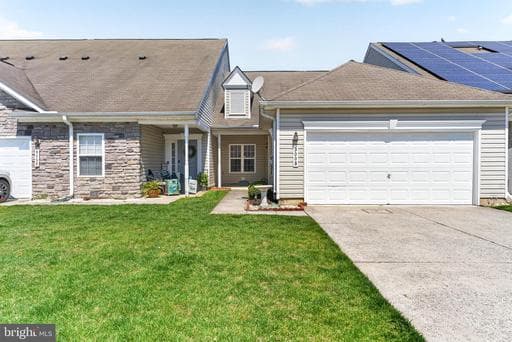 9008 EXECUTIVE CLUB DRIVE - Photo 1