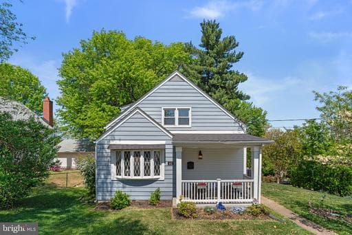 402 LINDA - Photo 1