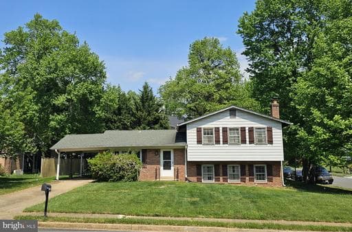 900 Carole Ct SE, Vienna, VA 22180-5915, United States - Photo 1