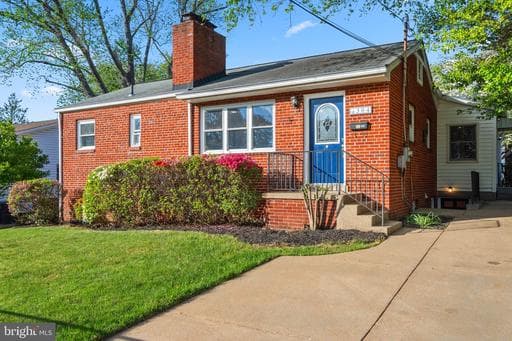 304 ROLLINS STREET - Photo 1