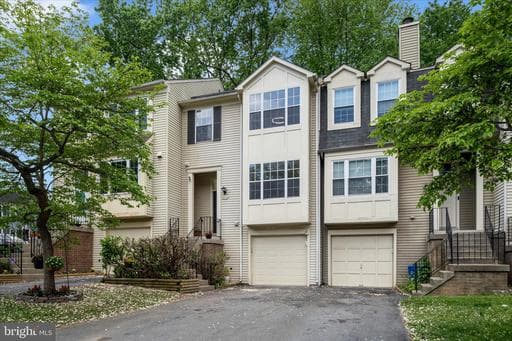 52 CHERRY BEND COURT