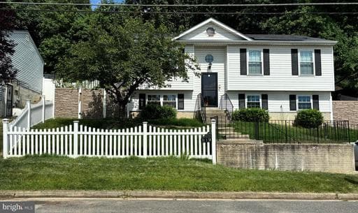 819 Balsamtree Dr, Capitol Heights, MD 20743-1427, United States - Photo 1