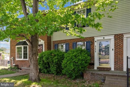 111 WILLOWBROOK COURT - Photo 1
