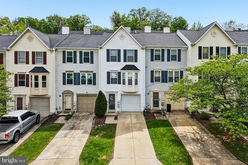1121 KELFIELD DRIVE 1121 - Photo 1