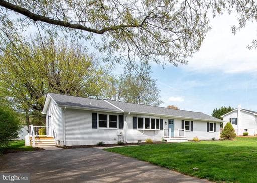 17 FOXTAIL DRIVE - Photo 1