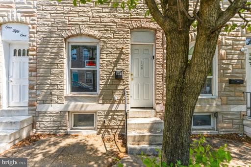 149 N DECKER AVENUE - Photo 1