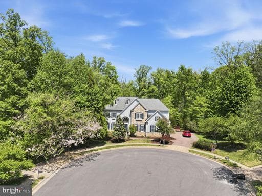 1401 Hidden Hill Ln, Vienna, VA 22182-1767, United States - Photo 1